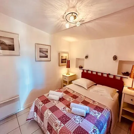 Holiday home Pavillon Saint Clair La Campagne Au Bord De L Eau Et 2 Velos Sete