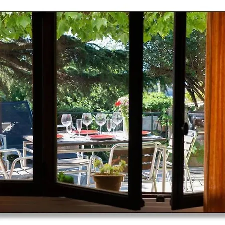 Holiday home Pavillon Saint Clair La Campagne Au Bord De L Eau Et 2 Velos Sete